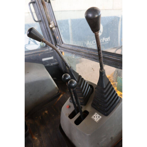 2017 New Holland B80B-SS-49160626