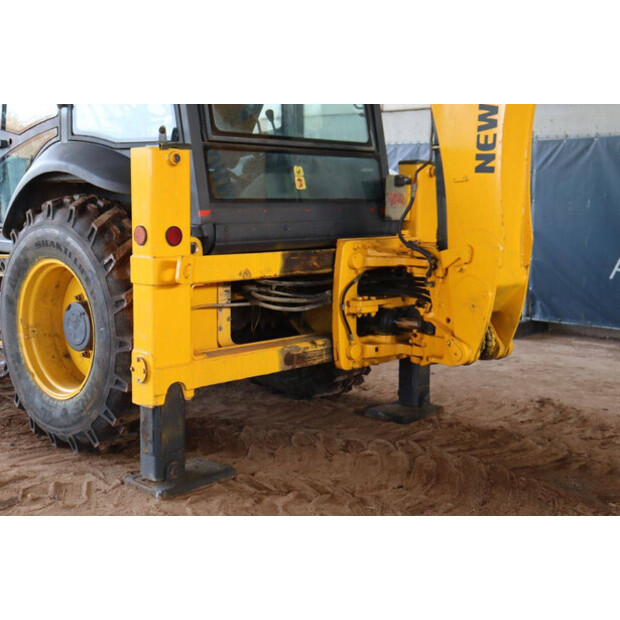 2017 New Holland B80B-SS-49160631