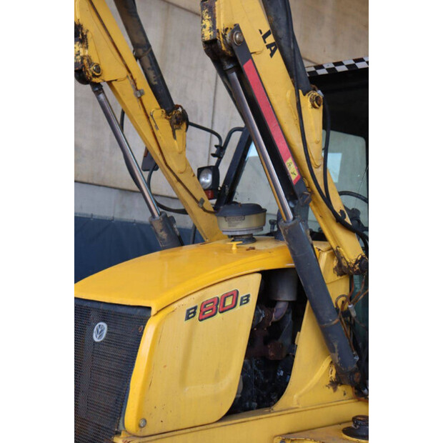 2017 New Holland B80B-SS-49160633