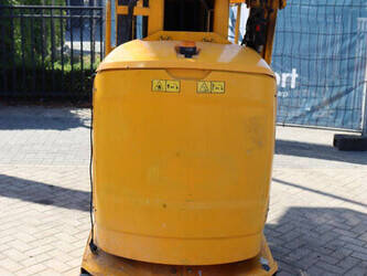2011-jlg-toucan-8e-1489620-49160640