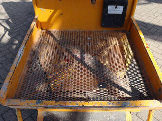 2011-jlg-toucan-8e-1489620-49160646