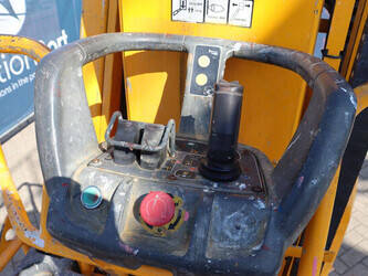2011-jlg-toucan-8e-1489620-49160647