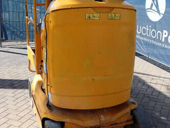 2011-jlg-toucan-8e-1489620-49160654