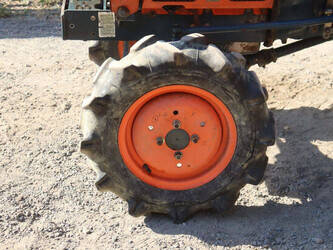 kubota-b7001-1489632-49161083