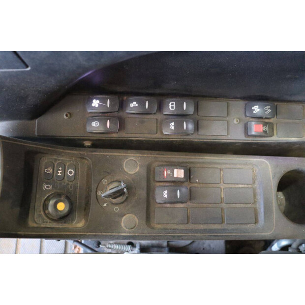 2013 JCB JS130LC-49161166