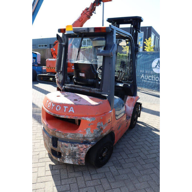 2004 Toyota 62-7FDF25-49161469