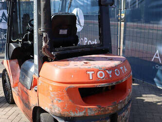 2004-toyota-62-7fdf25-1489642-49161481
