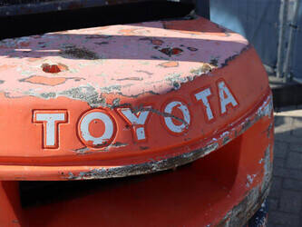 2004-toyota-62-7fdf25-1489642-49161485