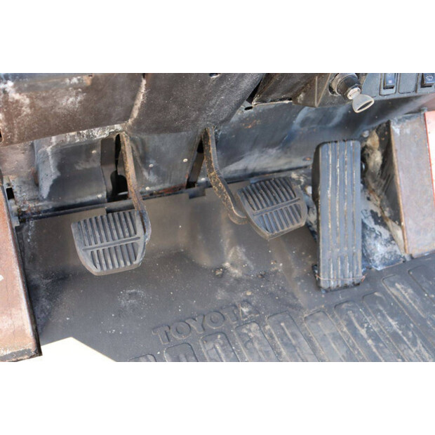 2004 Toyota 62-7FDF25-49161490