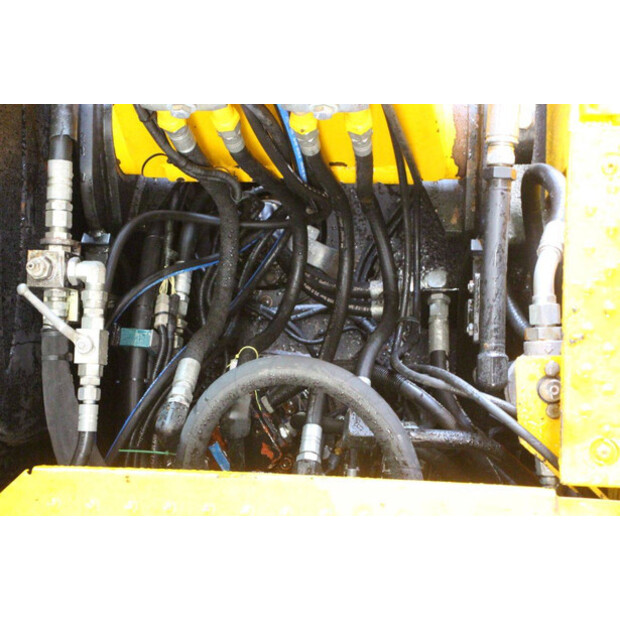 2015 JCB JS130LC-49162792