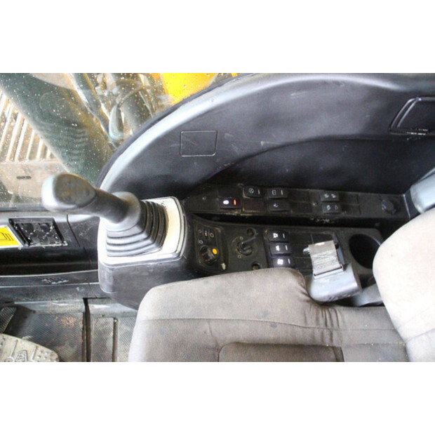 2015 JCB JS130LC-49162799