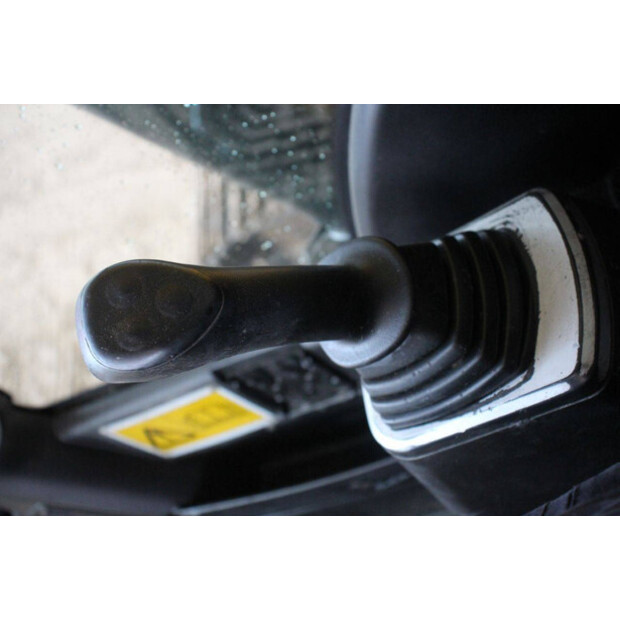 2015 JCB JS130LC-49162803
