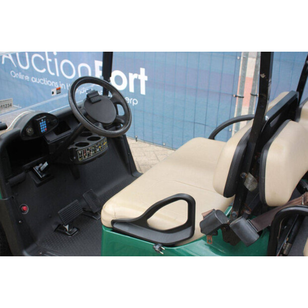 2019 EZ-GO RXV-49163202
