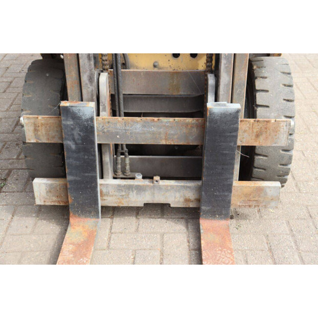 1995 Caterpillar DP25-49163974