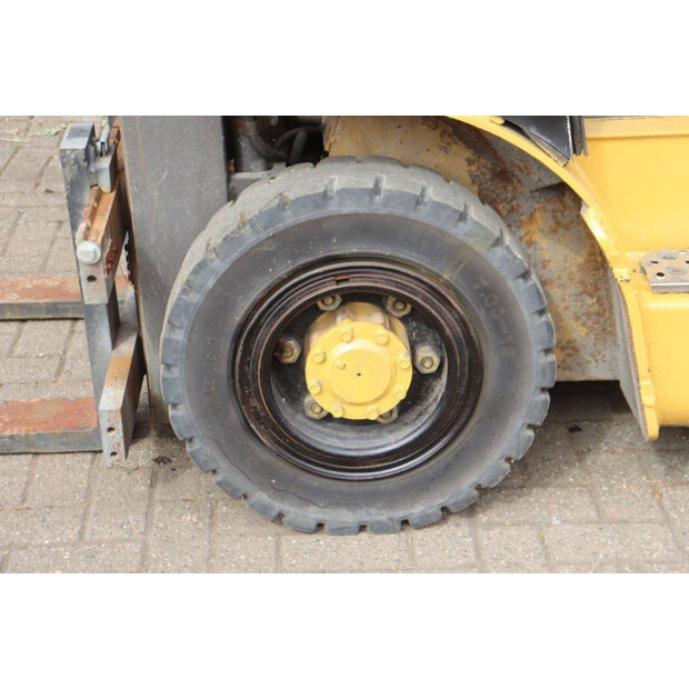 1995 Caterpillar DP25-49163976