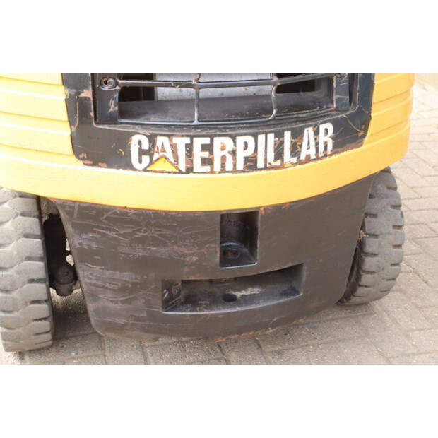 1995 Caterpillar DP25-49163980