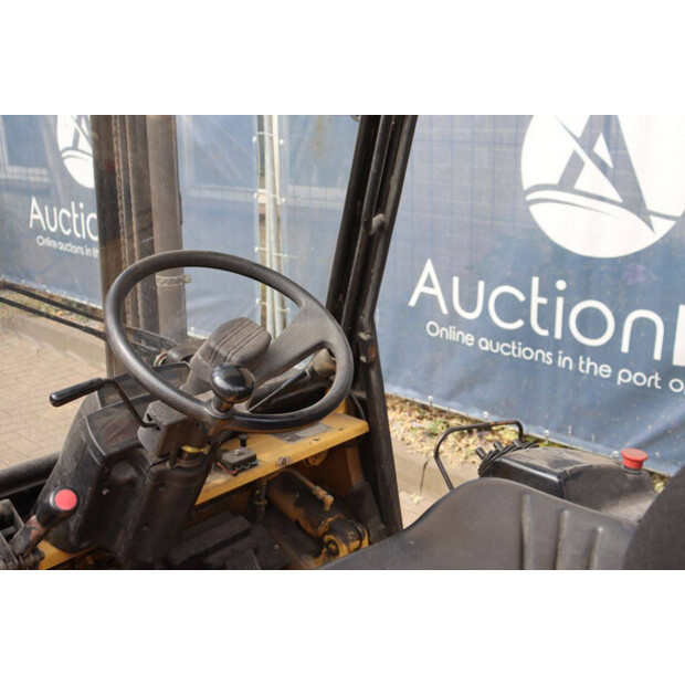 1995 Caterpillar DP25-49163984