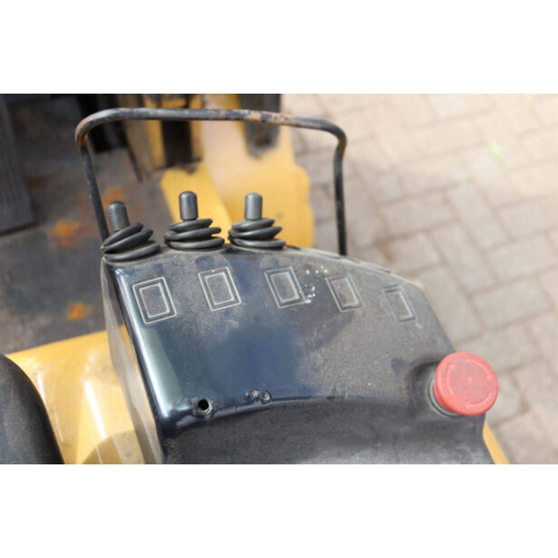 1995 Caterpillar DP25-49163987