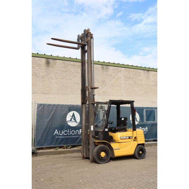 1995 Caterpillar DP25-49163996