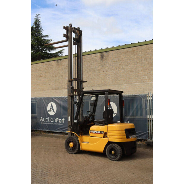 1995 Caterpillar DP25-49163997
