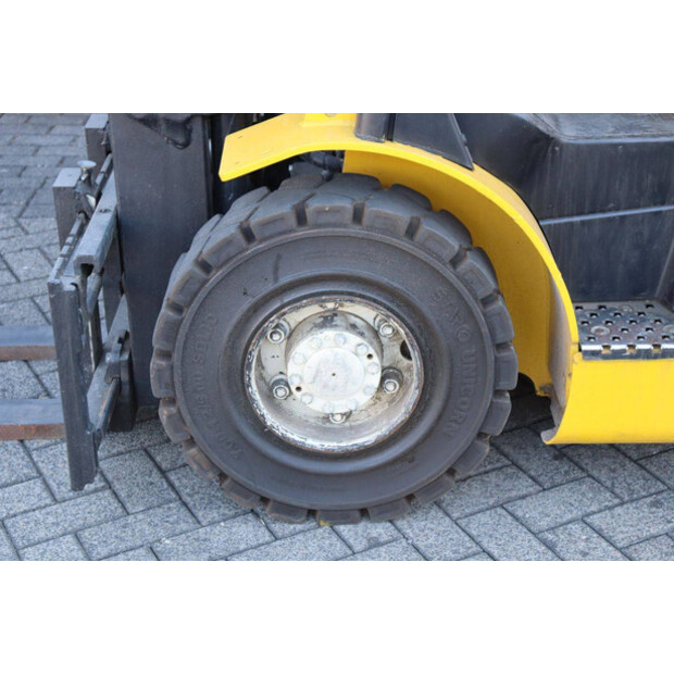 2011 Yale GLP25VX-49167420
