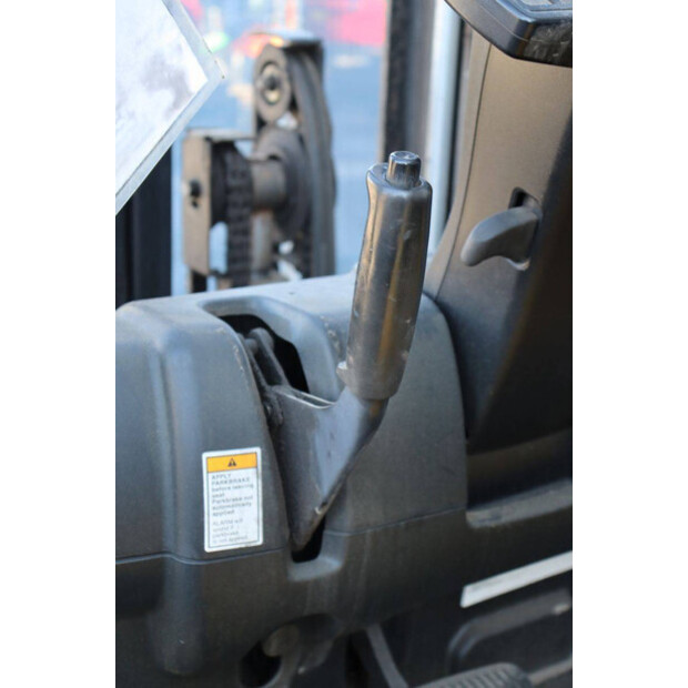 2011 Yale GLP25VX-49167431
