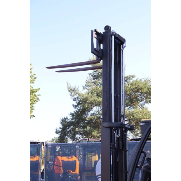 2011 Yale GLP25VX-49167443
