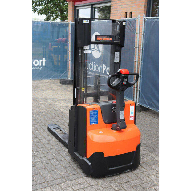 2015 BT SWE140L-49167547