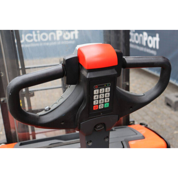 2015 BT SWE140L-49167558