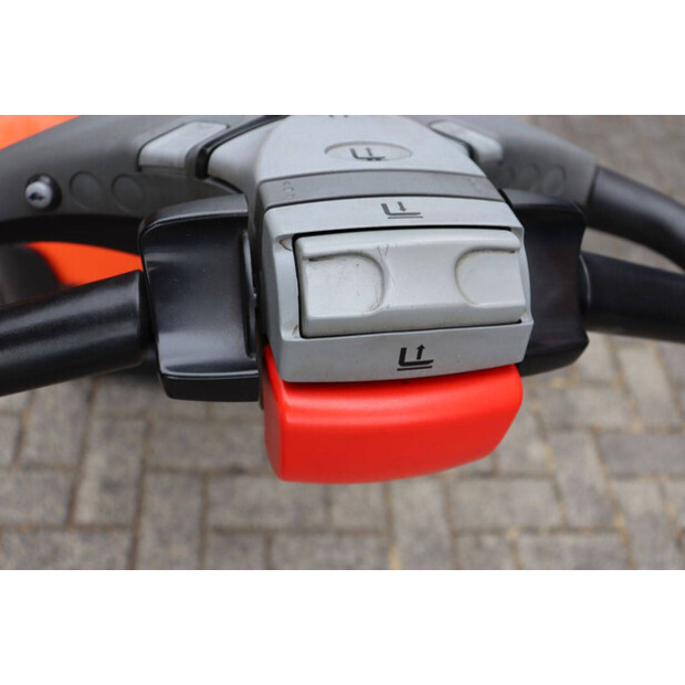2015 BT SWE140L-49167563