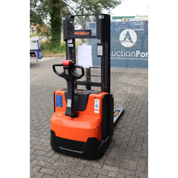 2015 BT SWE140L-49167607