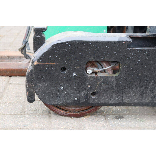 2004 MITSUBISHI RB16KN-49168651