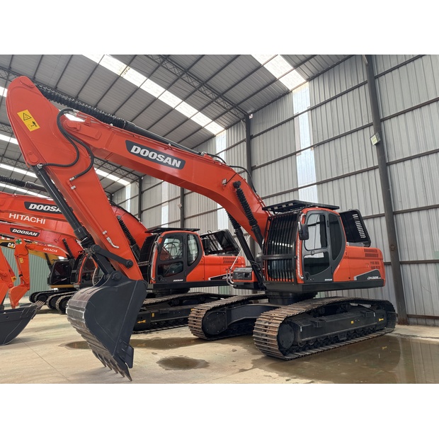2023 Doosan DX225 LCA-49173356