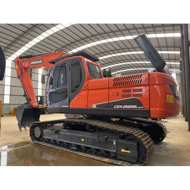 2023 Doosan DX225 LCA-49173359