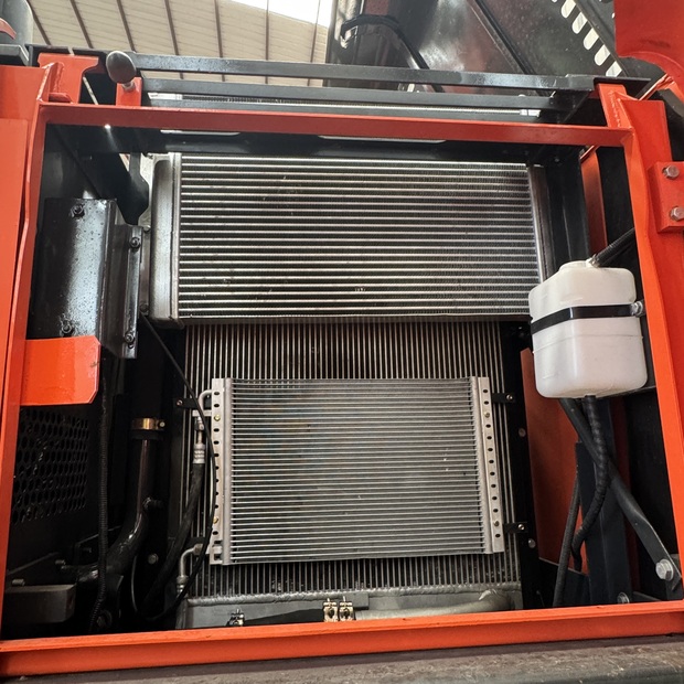 2023 Doosan DX225 LCA-49173360