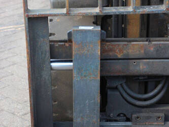2010-linde-h25d-01-1489993-49173658