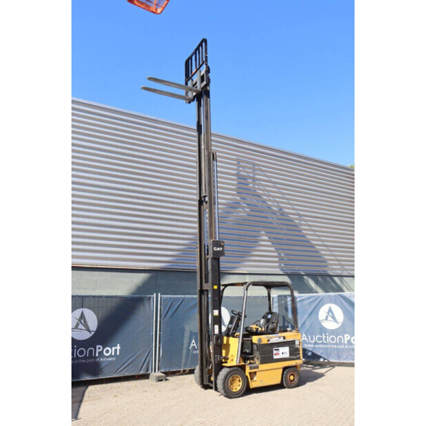 1996 Caterpillar F50DSA-49180620