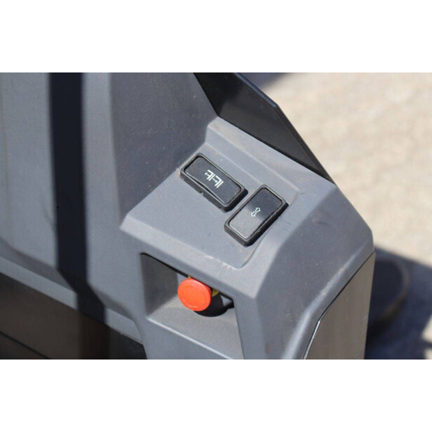 2020 UNICARRIERS OEP120-49180641