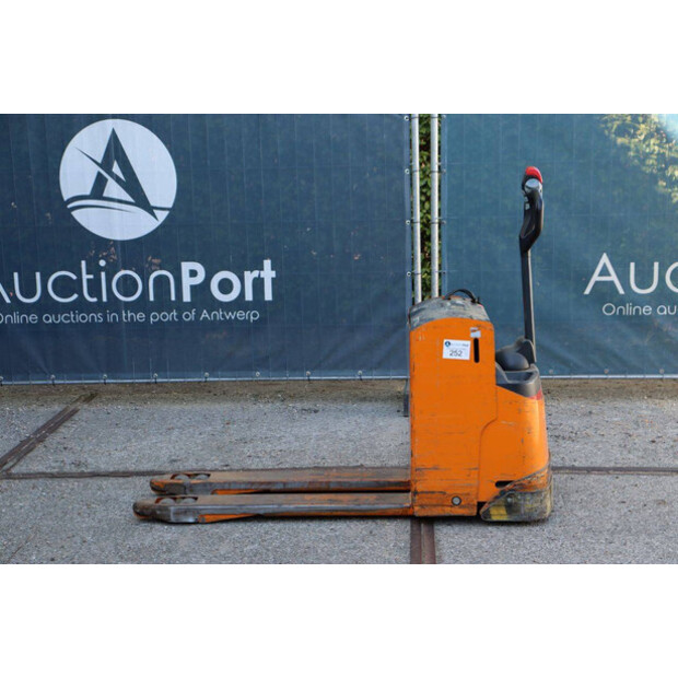 2001 Still EGU 20-49181398