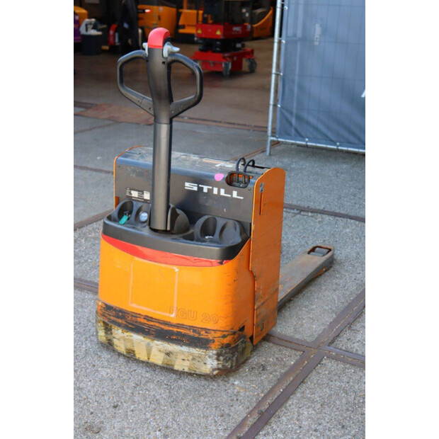 2001 Still EGU 20-49181402