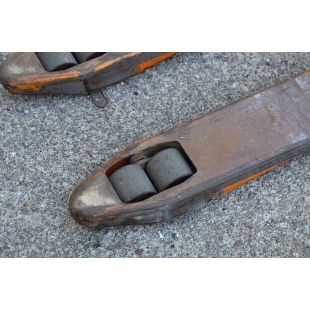 2001 Still EGU 20-49181407