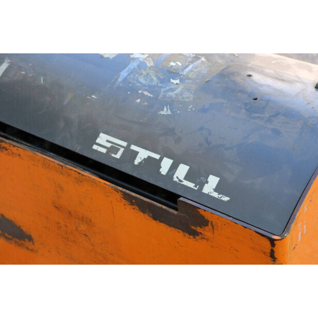 2001 Still EGU 20-49181408