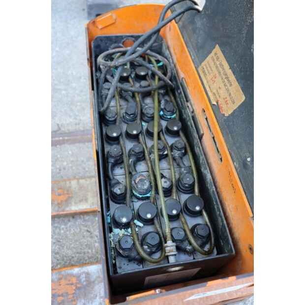 2001 Still EGU 20-49181409