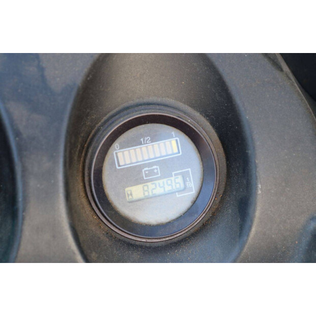 2001 Still EGU 20-49181413