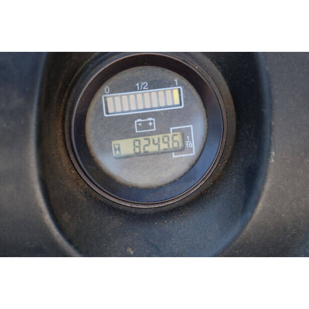 2001 Still EGU 20-49181414