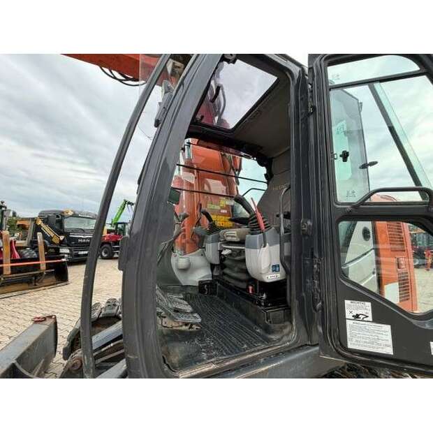 Hitachi ZX135US-49183663