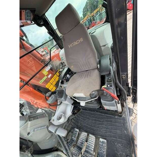 Hitachi ZX135US-49183667