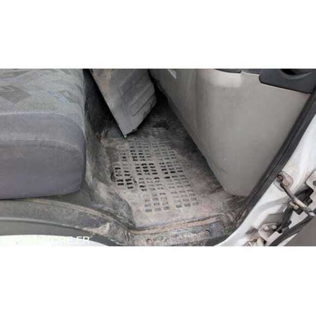 2008 Renault Maxity-49185504