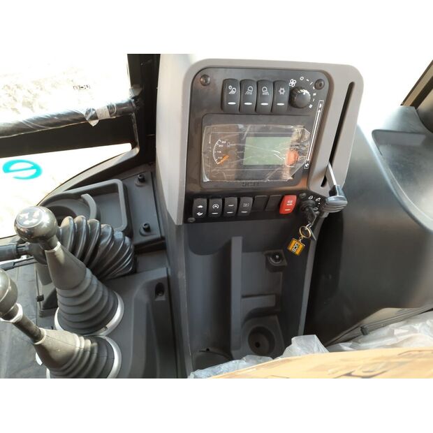2025 JCB 3DX-49187633