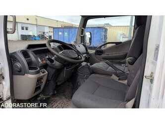 2008-renault-maxity-1490368-49189248